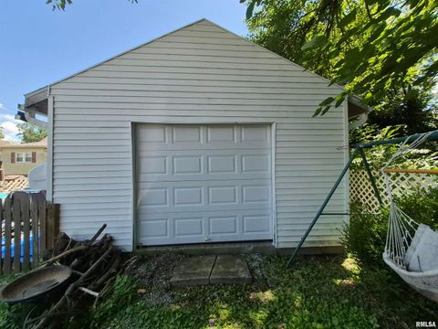 Tiny photo for 110 W PARK Street, Harrisburg, IL 62946 (MLS # EB458459)