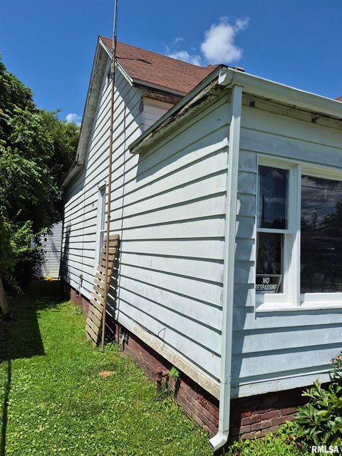 Tiny photo for 110 W PARK Street, Harrisburg, IL 62946 (MLS # EB458459)