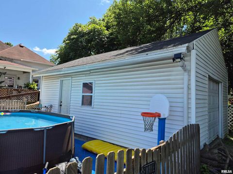 Tiny photo for 110 W PARK Street, Harrisburg, IL 62946 (MLS # EB458459)