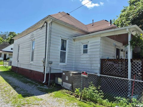 Tiny photo for 110 W PARK Street, Harrisburg, IL 62946 (MLS # EB458459)