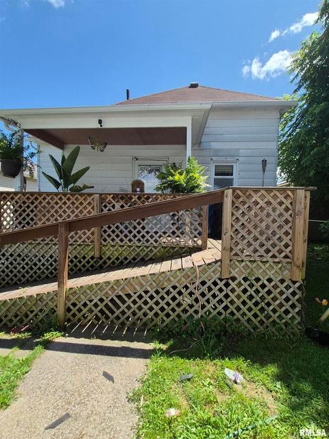 Tiny photo for 110 W PARK Street, Harrisburg, IL 62946 (MLS # EB458459)