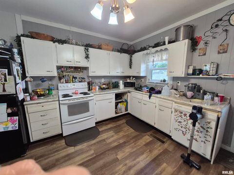 Tiny photo for 110 W PARK Street, Harrisburg, IL 62946 (MLS # EB458459)