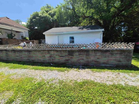 Tiny photo for 110 W PARK Street, Harrisburg, IL 62946 (MLS # EB458459)