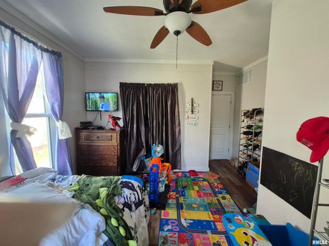 Tiny photo for 110 W PARK Street, Harrisburg, IL 62946 (MLS # EB458459)