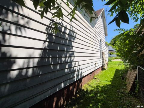 Tiny photo for 110 W PARK Street, Harrisburg, IL 62946 (MLS # EB458459)