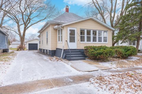 Tiny photo for 726 W South Street, Pontiac, IL 61764 (MLS # 12547960)