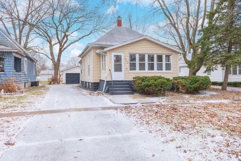 Tiny photo for 726 W South Street, Pontiac, IL 61764 (MLS # 12547960)