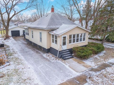 Tiny photo for 726 W South Street, Pontiac, IL 61764 (MLS # 12547960)
