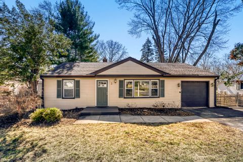 Photo of 3 Sunset Lane, Algonquin, IL 60102 (MLS # 12598536)
