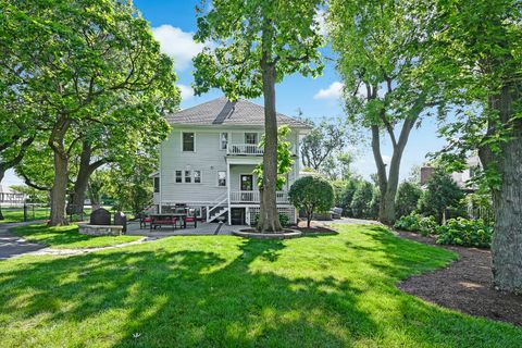 A home in Willowbrook