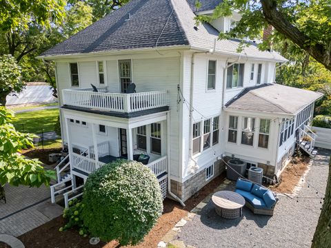 A home in Willowbrook