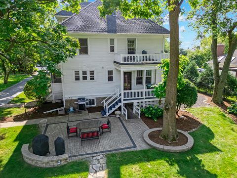 A home in Willowbrook