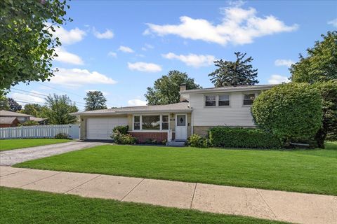 Tiny photo for 1605 E Frederick Street, Arlington Heights, IL 60004 (MLS # 12507152)