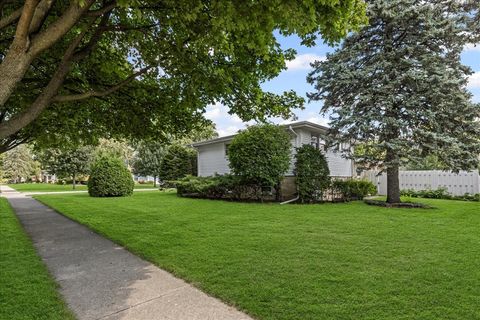 Tiny photo for 1605 E Frederick Street, Arlington Heights, IL 60004 (MLS # 12507152)