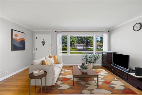 Tiny photo for 1605 E Frederick Street, Arlington Heights, IL 60004 (MLS # 12507152)