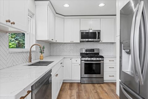 Tiny photo for 1605 E Frederick Street, Arlington Heights, IL 60004 (MLS # 12507152)