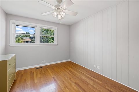 Tiny photo for 1605 E Frederick Street, Arlington Heights, IL 60004 (MLS # 12507152)