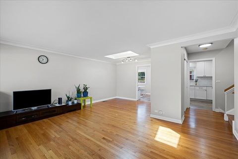 Tiny photo for 1605 E Frederick Street, Arlington Heights, IL 60004 (MLS # 12507152)