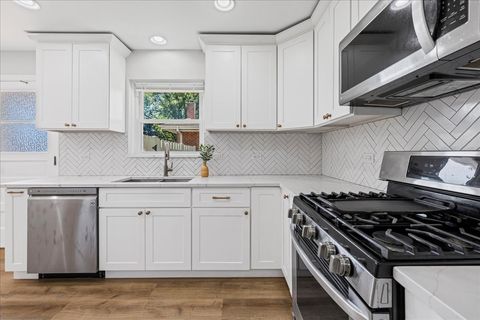 Tiny photo for 1605 E Frederick Street, Arlington Heights, IL 60004 (MLS # 12507152)