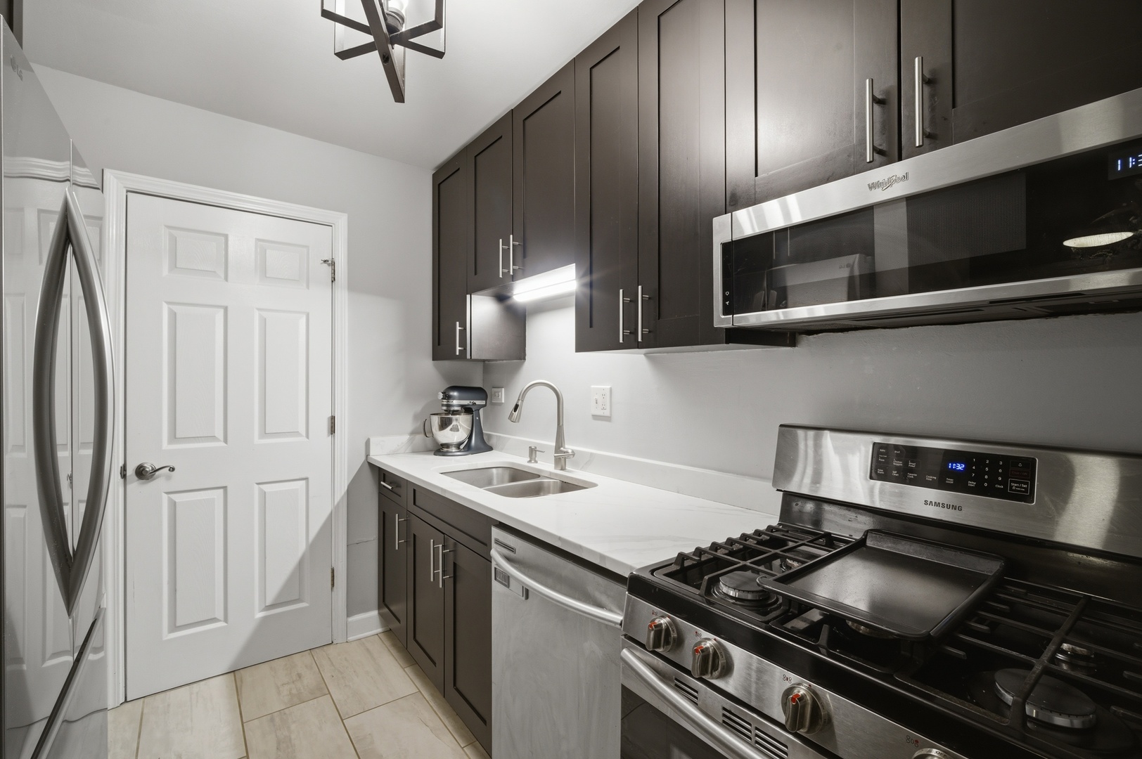 500 N Wilke Road 105