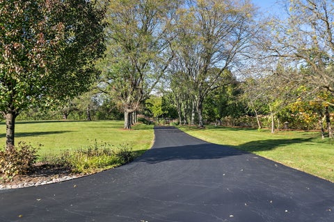 Tiny photo for 418 W County Line Road, Barrington Hills, IL 60010 (MLS # 12790476)