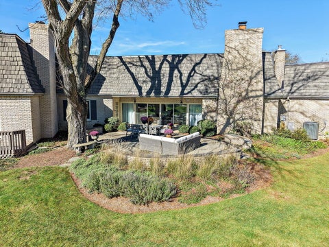 Tiny photo for 418 W County Line Road, Barrington Hills, IL 60010 (MLS # 12790476)