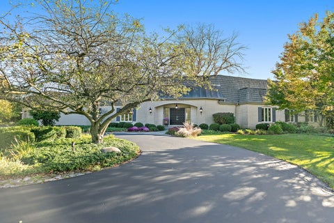 Photo of 418 W County Line Road, Barrington Hills, IL 60010 (MLS # 12790476)