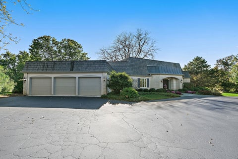Tiny photo for 418 W County Line Road, Barrington Hills, IL 60010 (MLS # 12790476)