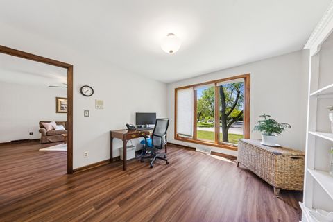 Tiny photo for 5873 Walnut Avenue, Downers Grove, IL 60516 (MLS # 12501285)