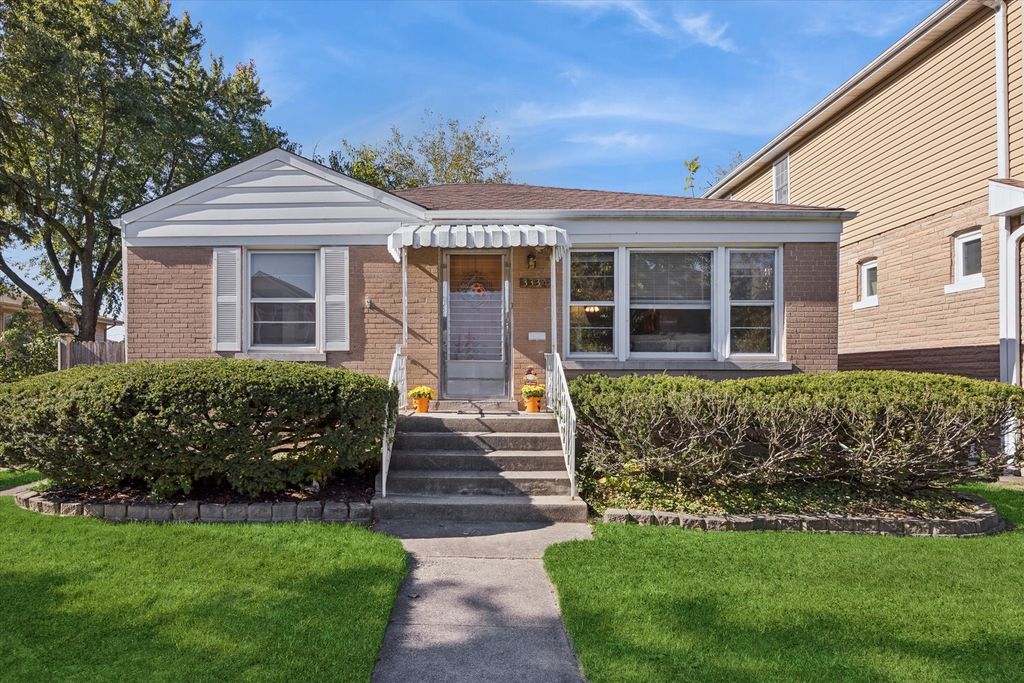 Photo for 3334 PRAIRIE Avenue, Brookfield, IL 60513 (MLS # 12504035)