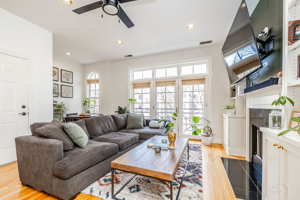 4425 N Racine Avenue 2N