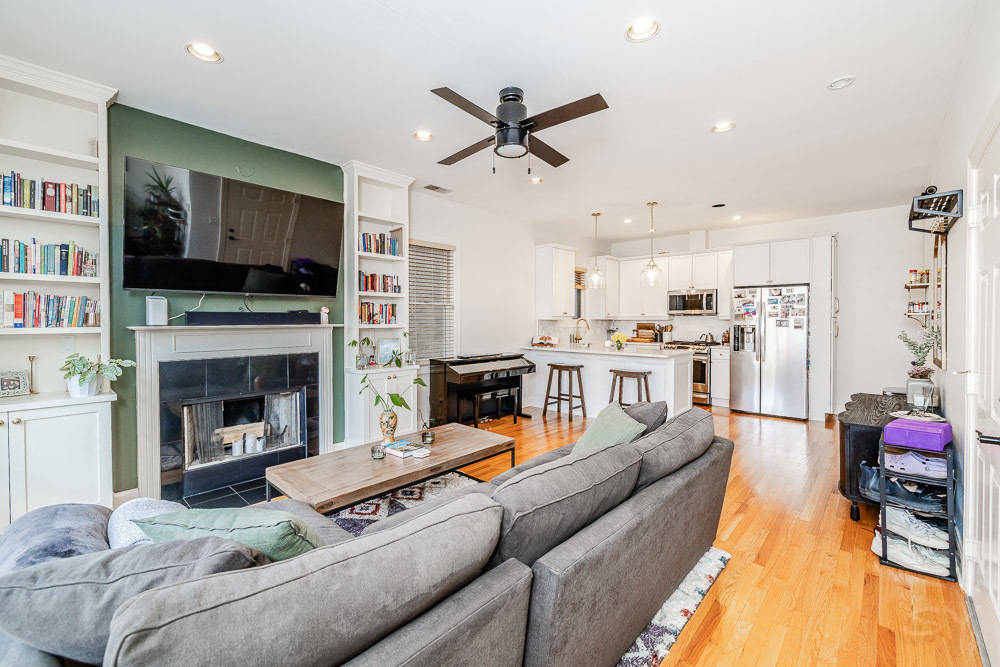 4425 N Racine Avenue 2N