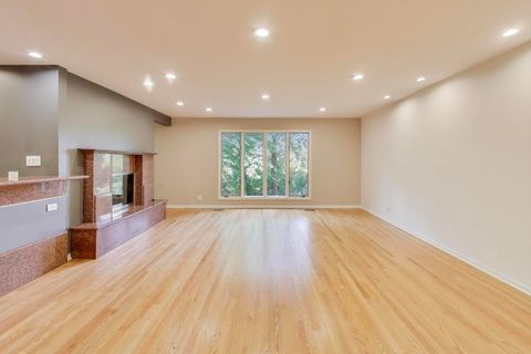 Tiny photo for 300 Boardwalk Place, Park Ridge, IL 60068 (MLS # 12516197)