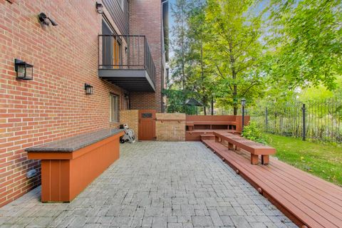 Tiny photo for 300 Boardwalk Place, Park Ridge, IL 60068 (MLS # 12516197)