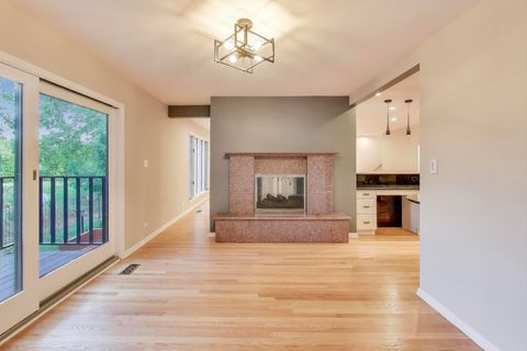 Tiny photo for 300 Boardwalk Place, Park Ridge, IL 60068 (MLS # 12516197)