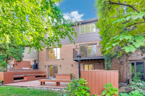 Tiny photo for 300 Boardwalk Place, Park Ridge, IL 60068 (MLS # 12516197)