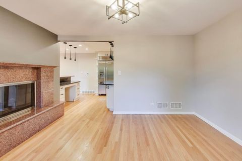 Tiny photo for 300 Boardwalk Place, Park Ridge, IL 60068 (MLS # 12516197)