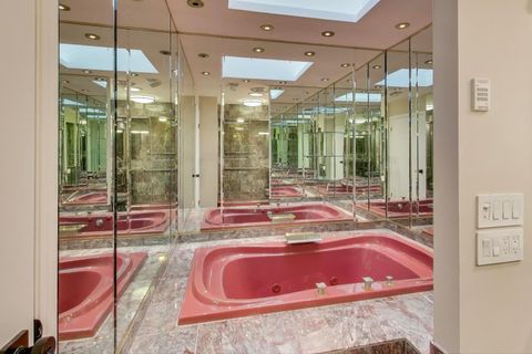 Tiny photo for 300 Boardwalk Place, Park Ridge, IL 60068 (MLS # 12516197)