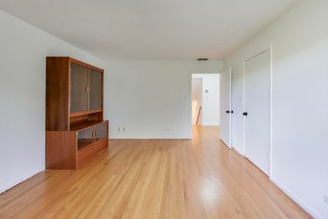 Tiny photo for 300 Boardwalk Place, Park Ridge, IL 60068 (MLS # 12516197)