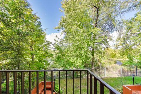 Tiny photo for 300 Boardwalk Place, Park Ridge, IL 60068 (MLS # 12516197)