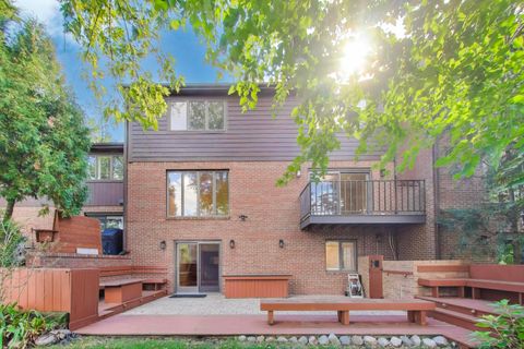 Tiny photo for 300 Boardwalk Place, Park Ridge, IL 60068 (MLS # 12516197)