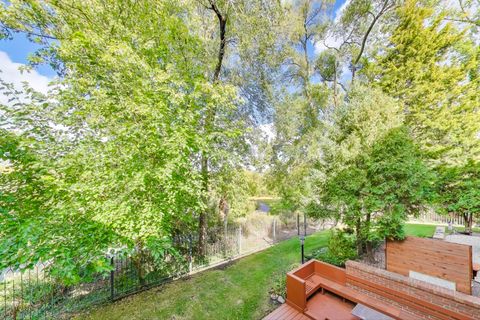 Tiny photo for 300 Boardwalk Place, Park Ridge, IL 60068 (MLS # 12516197)