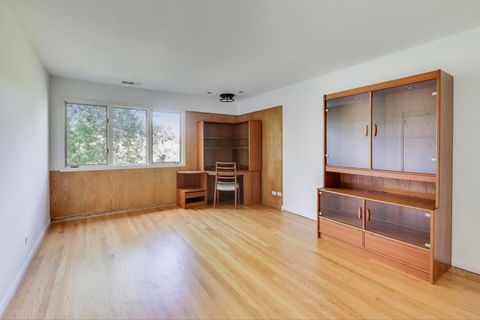 Tiny photo for 300 Boardwalk Place, Park Ridge, IL 60068 (MLS # 12516197)