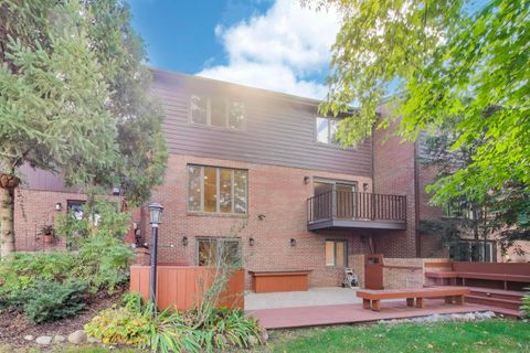 Tiny photo for 300 Boardwalk Place, Park Ridge, IL 60068 (MLS # 12516197)