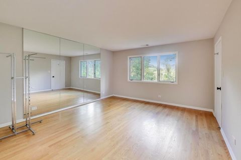 Tiny photo for 300 Boardwalk Place, Park Ridge, IL 60068 (MLS # 12516197)