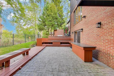 Tiny photo for 300 Boardwalk Place, Park Ridge, IL 60068 (MLS # 12516197)