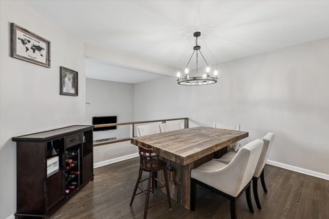 Tiny photo for 20 Oak Tree Court #20, Elmhurst, IL 60126 (MLS # 12599831)