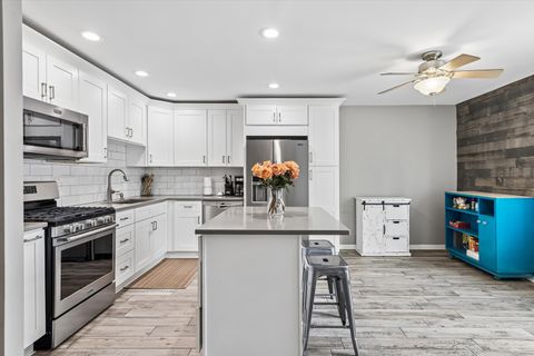 Tiny photo for 20 Oak Tree Court #20, Elmhurst, IL 60126 (MLS # 12599831)