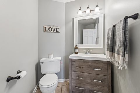 Tiny photo for 20 Oak Tree Court #20, Elmhurst, IL 60126 (MLS # 12599831)