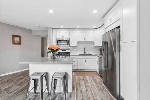 Tiny photo for 20 Oak Tree Court #20, Elmhurst, IL 60126 (MLS # 12599831)